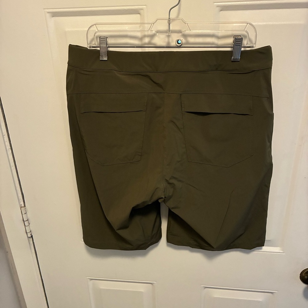 Arc'teryx green shorts - Picture 4 of 6